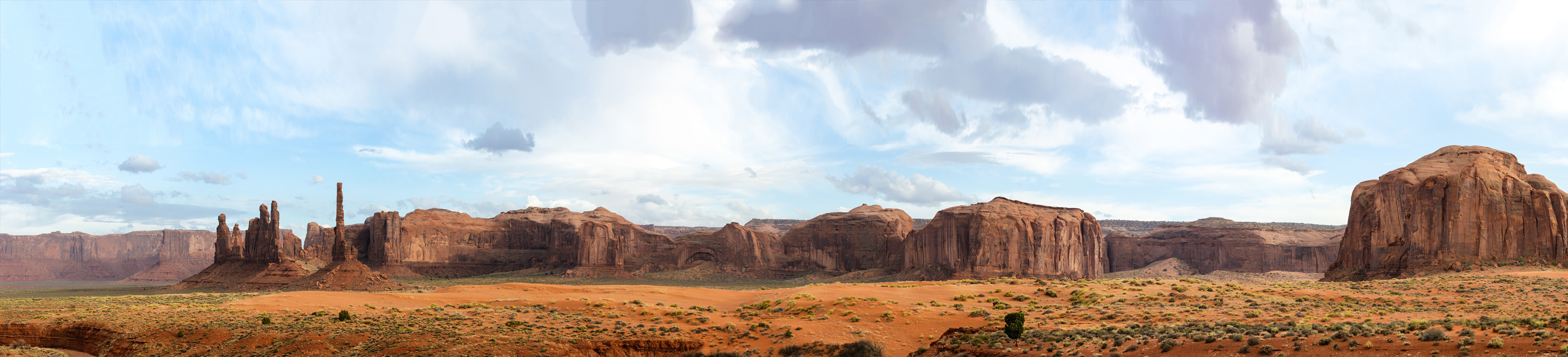 Desert-landscape-Monument-Valley