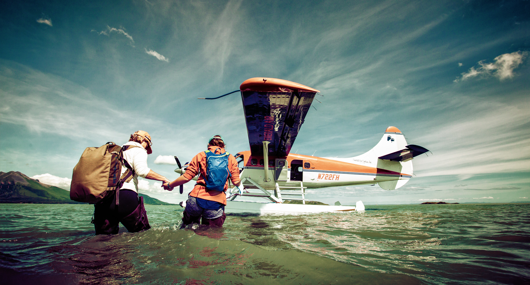 sea-plane-women-adventure